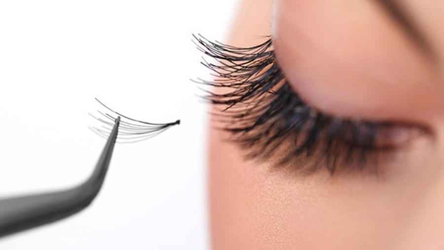 Nguy cơ tiềm ẩn từ nối mi và nhuộm mi