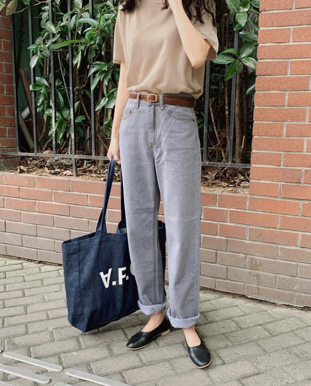 Quần ống suông là item hô biến chân thon dài cho phái đẹp