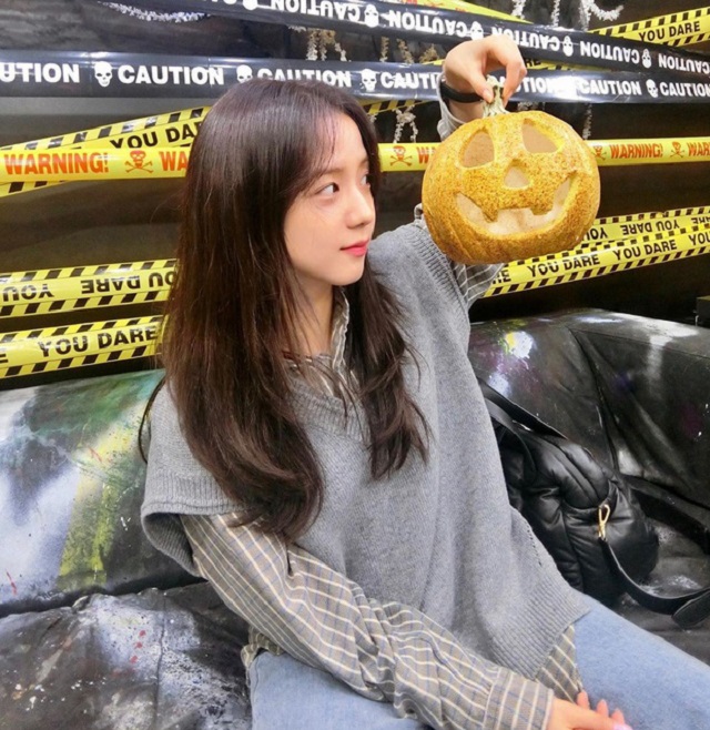 Gợi ý 12 cách mix đồ với áo gilet len siêu xinh