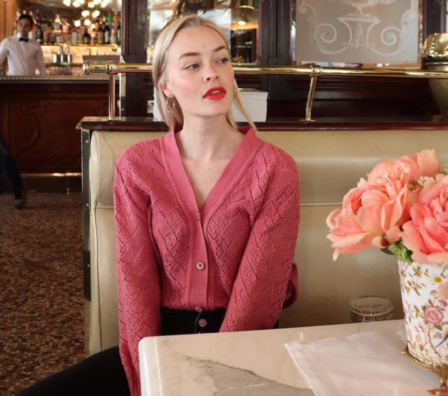 Học ngay 5 cách diện áo len đẹp xỉu của phụ nữ Pháp