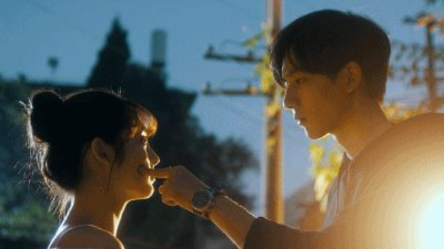 Phụ nữ khôn ngoan luôn biết mình không phải là tất cả của bất kỳ ai