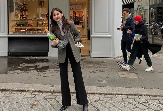 7 công thức diện áo cổ lọ "auto" xinh cho ngày trở gió