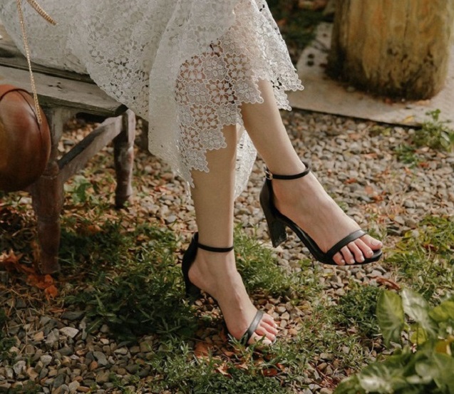 3 kiểu giày gót thấp nhưng "hack" dáng và tạo hiệu ứng kéo chân dài "vô đối"