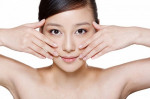 Học ngay phương pháp massage của người Nhật để khuôn mặt thon gọn, da dẻ mịn màng