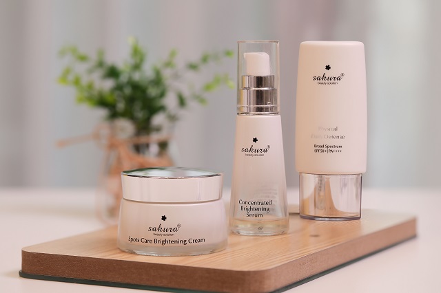 Dưỡng trắng da cùng bộ dưỡng trắng quyền năng Sakura