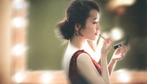 Phụ nữ 40 ít ồn ào, ít khoe khoang, chỉ cần trong lòng bình yên là đủ