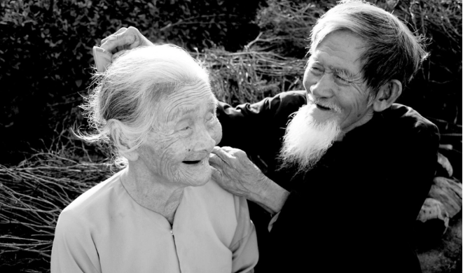 Xấu xí không chê bai, nghèo đói không khinh thường, hoạn nạn không rời bỏ mới là tình nghĩa vợ chồng thật sự