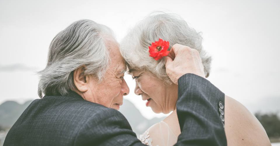 “Khi thức dậy không thấy tôi, mình đừng khóc!” lời trăn trối của cụ ông dành cho vợ mình trước khi ra đi