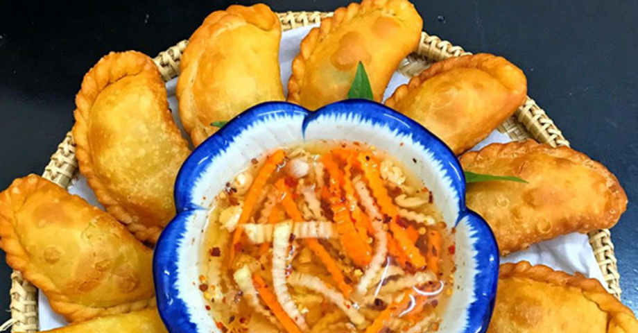 Chia sẻ cách làm bánh gối đơn giản nhất, giòn ngon hơn ngoài quán