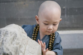 Giá trị lớn nhất của đời người là gì? Câu chuyện tiểu hòa thượng đi bán đá sẽ giúp bạn tìm ra câu trả lời