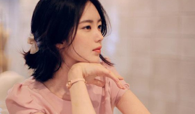 Là phụ nữ, có thể không đẹp, không giỏi, nhưng nhất định ngẩng cao đầu sống