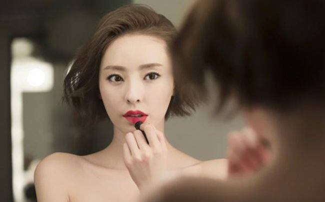 Đàn bà càng đau lòng thì càng xinh đẹp và mạnh mẽ