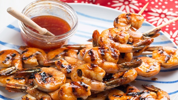 Tôm nướng sốt me chua chua ngọt ngọt, ai cũng phải khen ngon