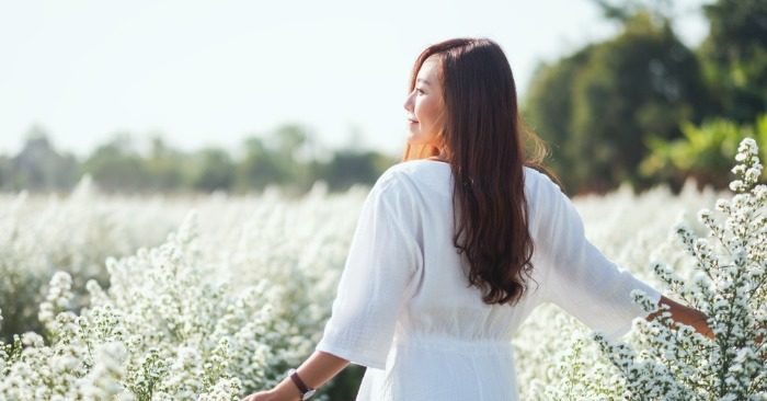 Khóc qua 1 ngày, cười cũng qua 1 ngày, vậy sao không thể vui sống?