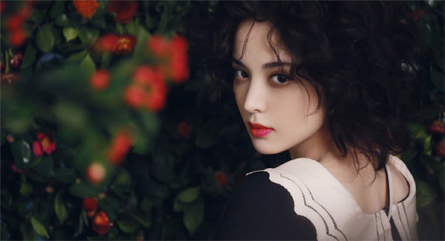 Một kiểu phụ nữ dù bao nhiêu tuổi thì khí chất, thần thái vẫn không hề thay đổi