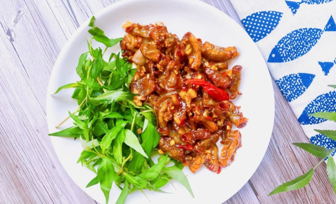 Cuối tuần làm lòng non chiên tỏi ớt nhâm nhi