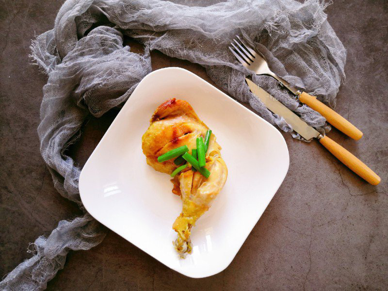 Gà nướng muối bằng nồi cơm điện vừa dễ làm lại mềm ngọt