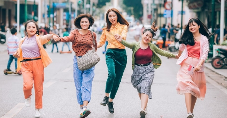 Trong nɦóm bạn thân, đứa nào lùn nɦất là có số lấy chồng đại gia