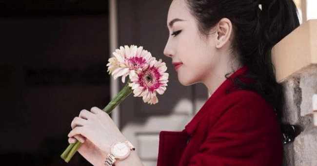 Phụ nữ à, nửa phần đời còn lại hãy học cách chấp nhận bᴜông bỏ νà sống bình thản