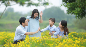 Công thức chung của những gia đình hạnh phúc đều có: Cha được tôn trọng, mẹ được chiều chuộng, con được tiếp nhận