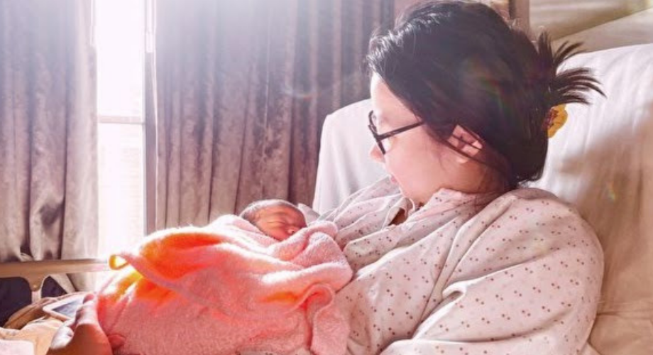 4 nỗi khổ mẹ sau sinh phải đối mặt mỗi đêm: Tiền không còn quan trọng nhất mà là giấc ngủ trọn vẹn