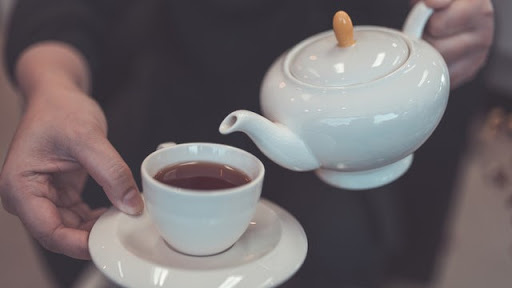 Trên đời này không có gì không buông bỏ được, khi đau đớn đủ rồi thì tự sẽ bỏ xuống được thôi