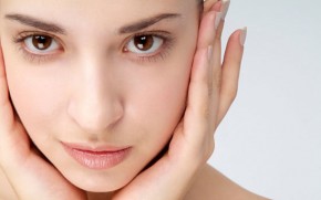 Nhăn nheo sớm vì tẩy trang không đúng cách