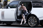 Ngọc Trinh đi xe 8 tỷ mới sắm trước ngày lên đường dự Victoria’s Secret