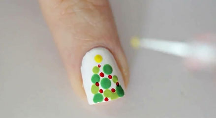 Cách vẽ 10 mẫu nail tuyệt đẹp dành riêng cho Giáng sinh: Cây thông ...