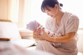 Những điều mẹ nên và không nên làm sau khi sinh