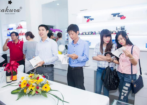 Khai trương showroom mỹ phẩm Sakura tại Việt Nam