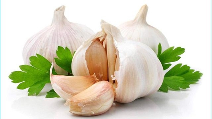 Nước cốt tỏi trị mụn