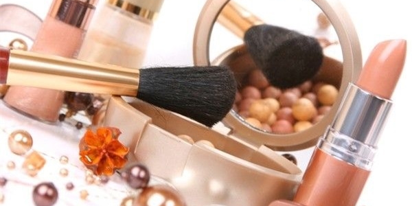 Hiểm họa từ mỹ phẩm giả bán qua mạng