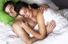 Lợi ích bất ngờ khi ngủ ‘nude’ cùng ’đối tác’