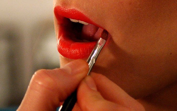 Rùng rợn: Tìm thấy phân chuột và nước tiểu người trong mỹ phẩm giả