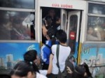 Sự thật về cô gái bị người lạ khống chế trên xe bus