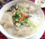 Bún móng giò với măng khô cho bữa sáng cuối tuần