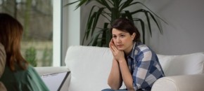 “Tại chồng chị cứ dụ dỗ em đấy chứ!”