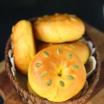 Bánh mì bí đỏ đơn giản, dễ làm