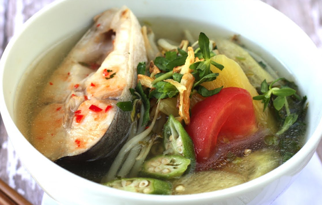 Canh chua cá ba sa đậm đà cơm trưa