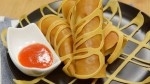 Cách làm bánh pancake cuộn xúc xích bò băm kiểu Thái