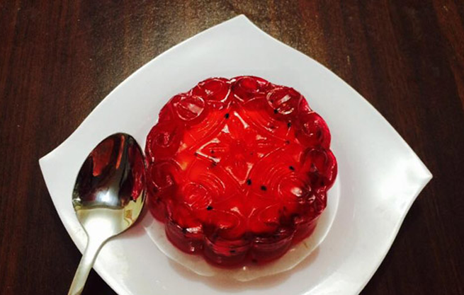 Rộn ràng làm rau câu flan thanh long đỏ đón trung thu
