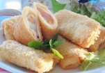 Bánh thịt xông khói cuộn pho mát chiên xù cho bé