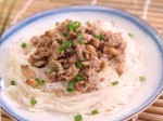 Bữa sáng nhanh gọn với bún gạo trộn thịt băm