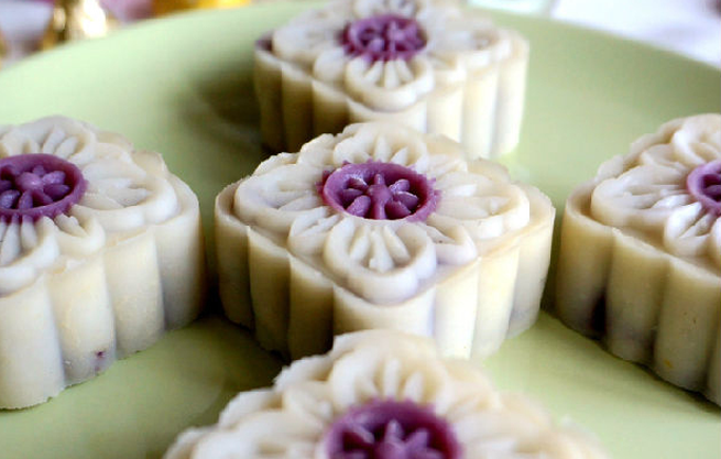 Bánh trung thu dẻo nhân khoai lang tím đón trung thu