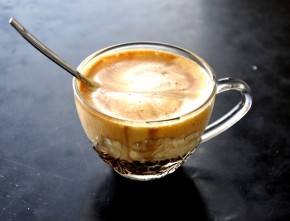 Cà phê trứng đánh thức ngày mới