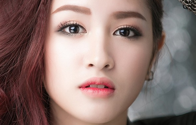 Hướng dẫn trang điểm mắt khói Hàn Quốc siêu nhanh