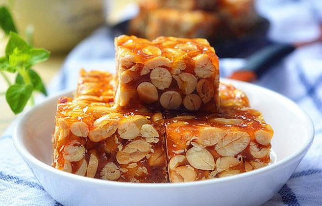 Hướng dẫn làm kẹo lạc đơn giản tại nhà