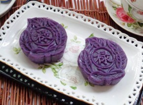 Bánh Trung thu dẻo khoai lang tím đẹp mắt