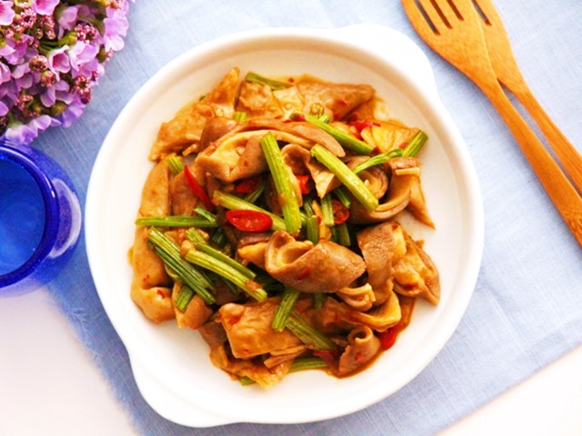 Dạ dày heo giòn giòn xào cay ngọt
